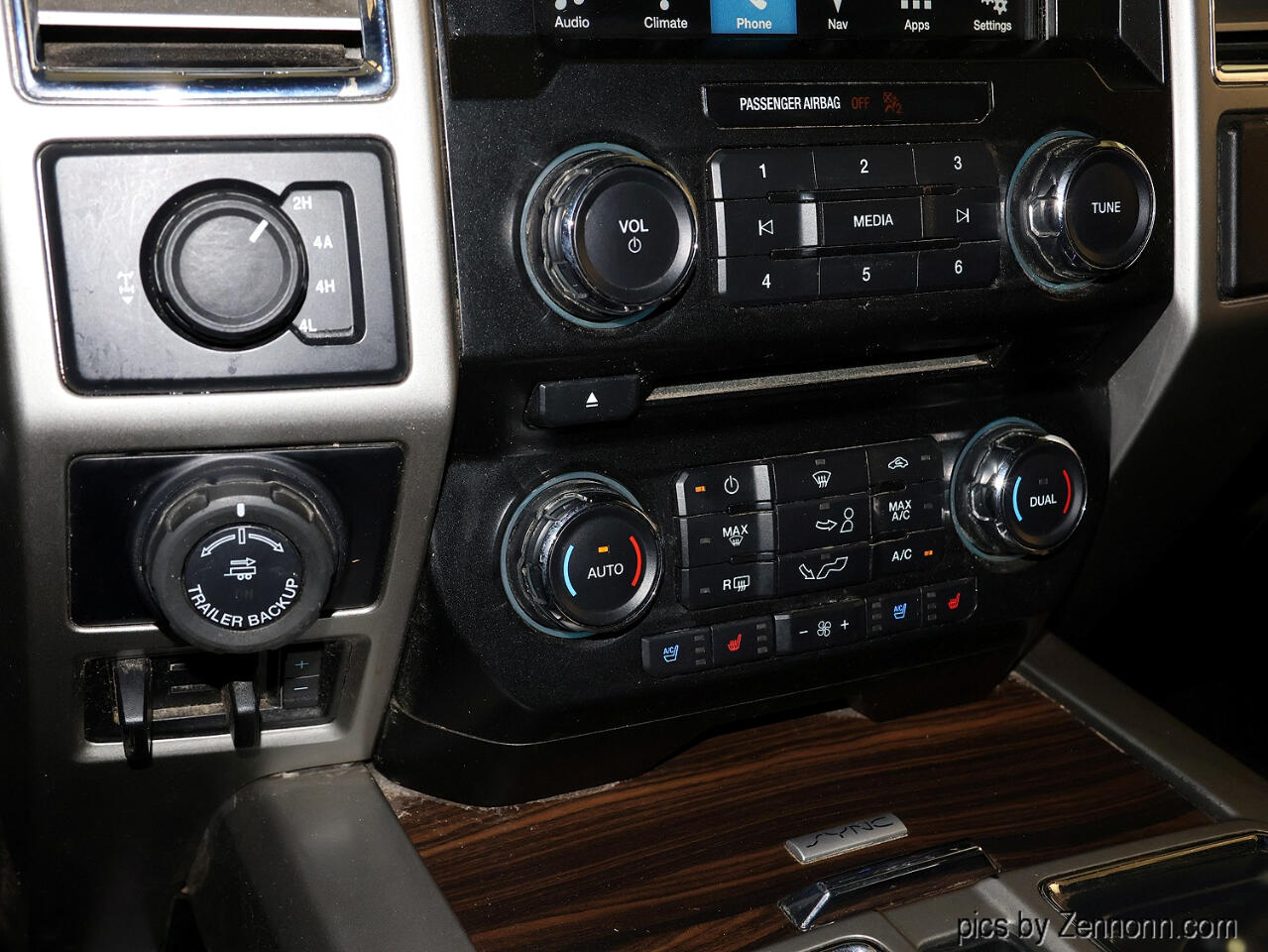 Ford F-150 4WD SuperCrew 145" Lariat 2016