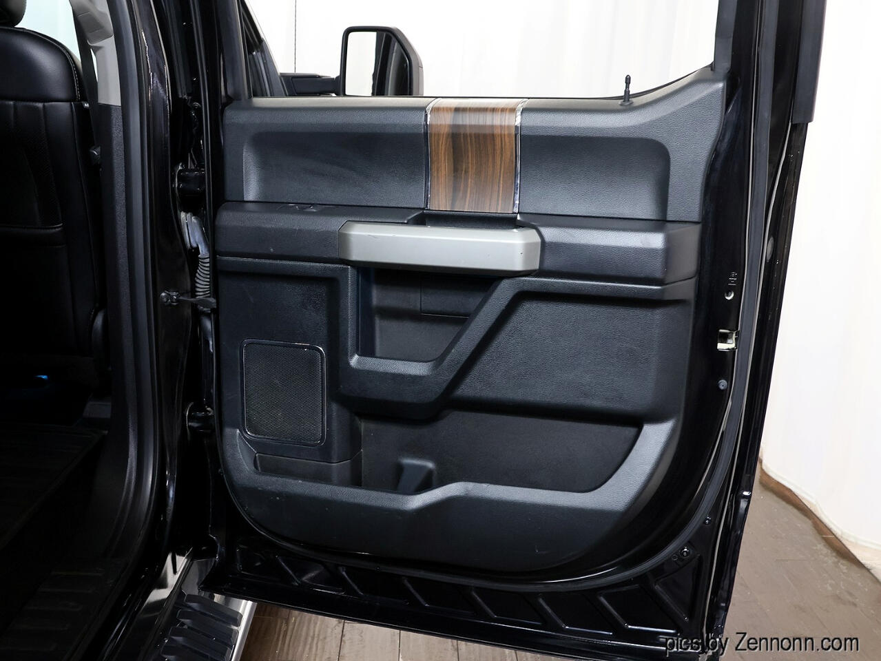 Ford F-150 4WD SuperCrew 145" Lariat 2016