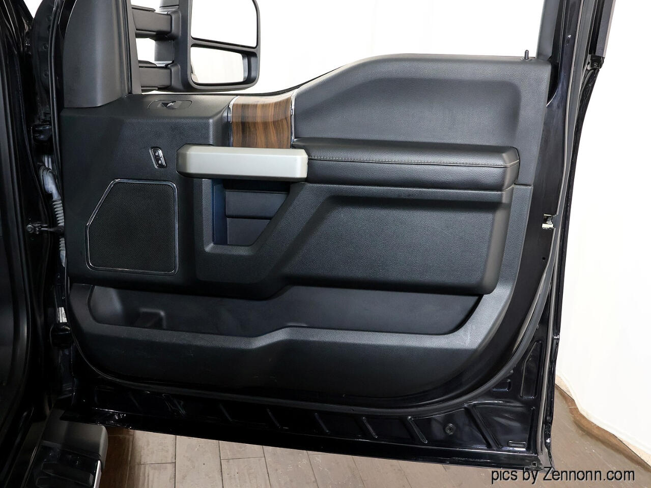 Ford F-150 4WD SuperCrew 145" Lariat 2016