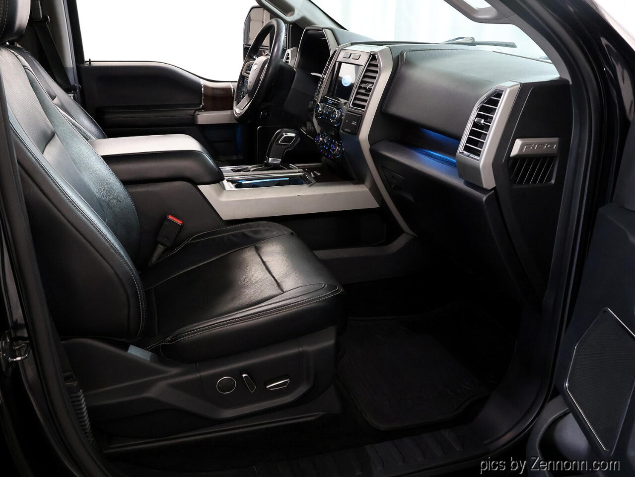 Ford F-150 4WD SuperCrew 145" Lariat 2016