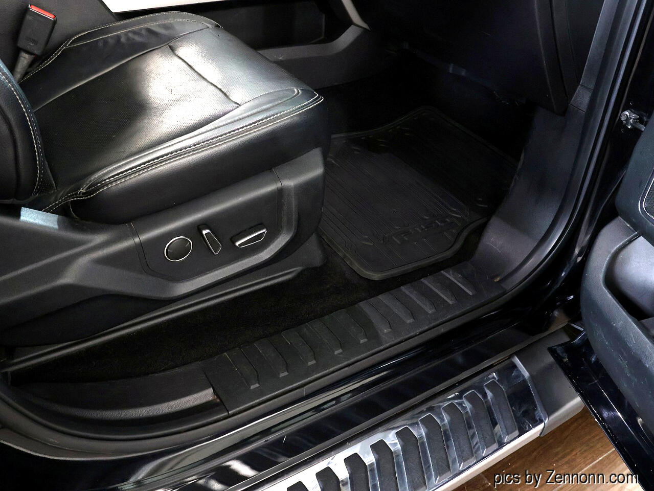 Ford F-150 4WD SuperCrew 145" Lariat 2016