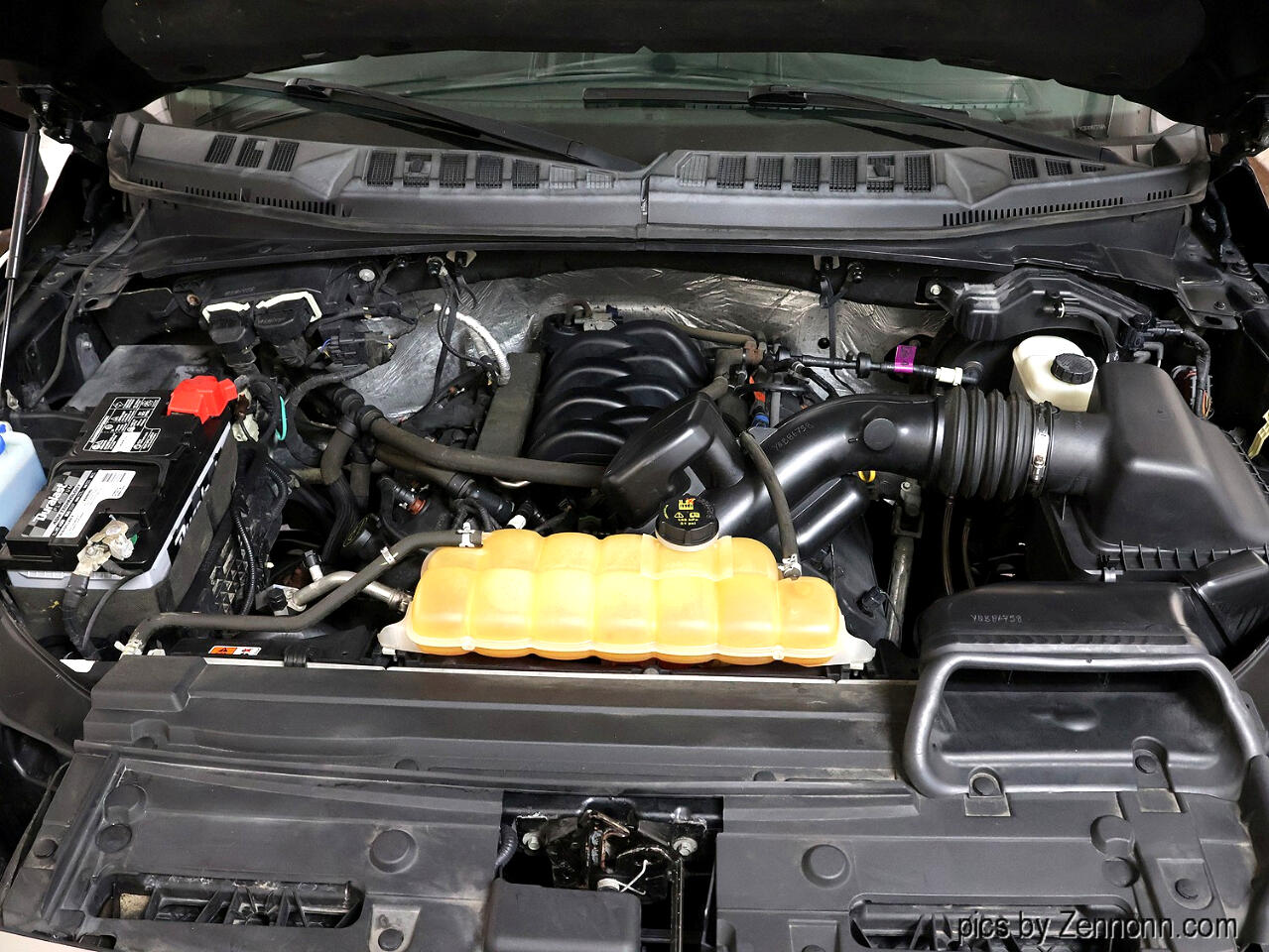 Ford F-150 4WD SuperCrew 145" Lariat 2016