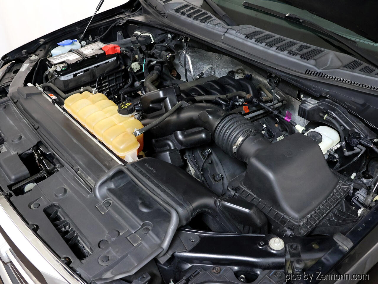 Ford F-150 4WD SuperCrew 145" Lariat 2016