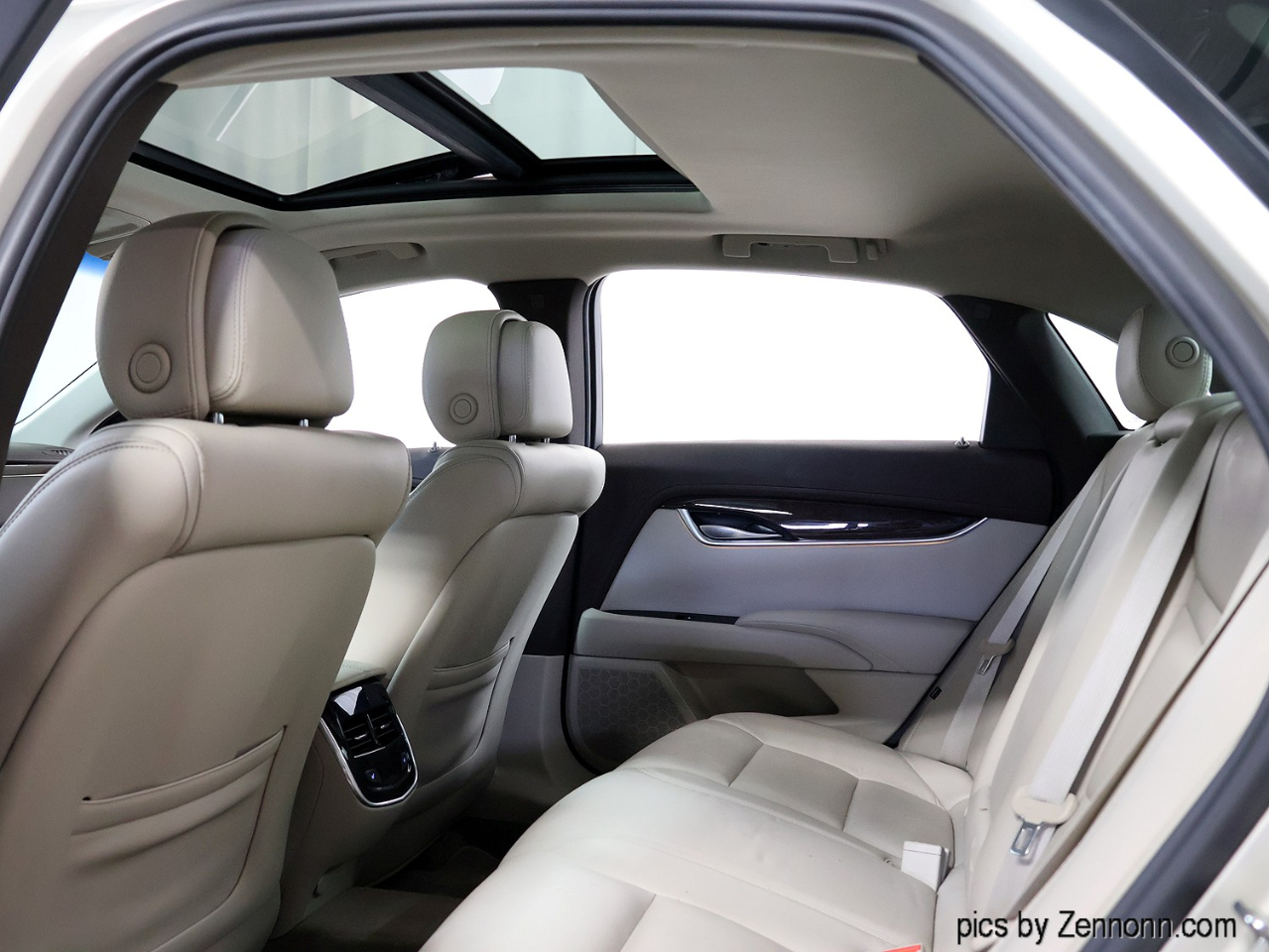 Cadillac XTS 4dr Sdn Luxury AWD 2014