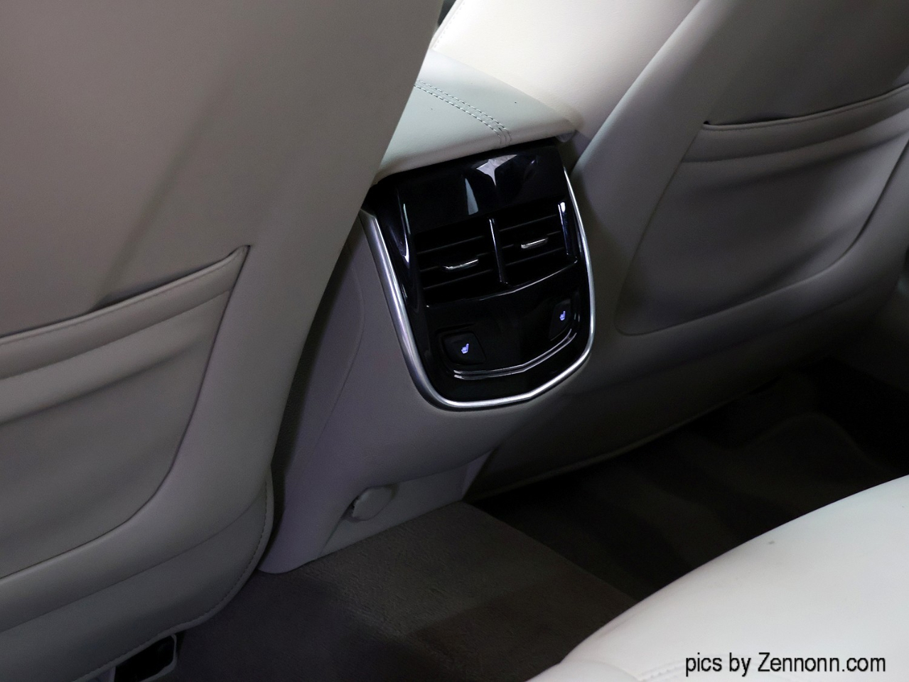 Cadillac XTS 4dr Sdn Luxury AWD 2014