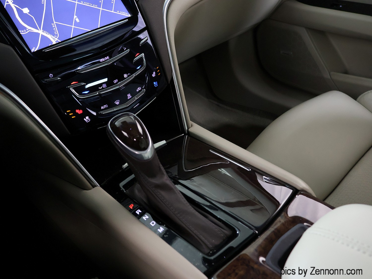 Cadillac XTS 4dr Sdn Luxury AWD 2014