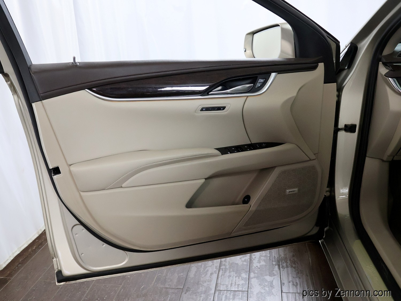 Cadillac XTS 4dr Sdn Luxury AWD 2014