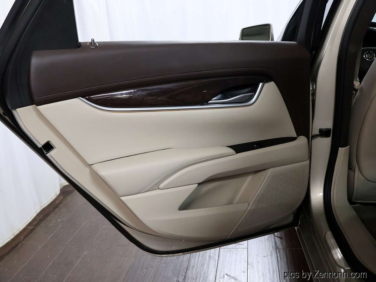 Cadillac XTS 4dr Sdn Luxury AWD 2014