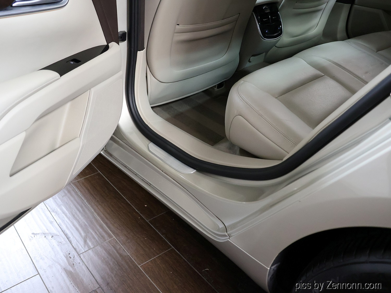 Cadillac XTS 4dr Sdn Luxury AWD 2014