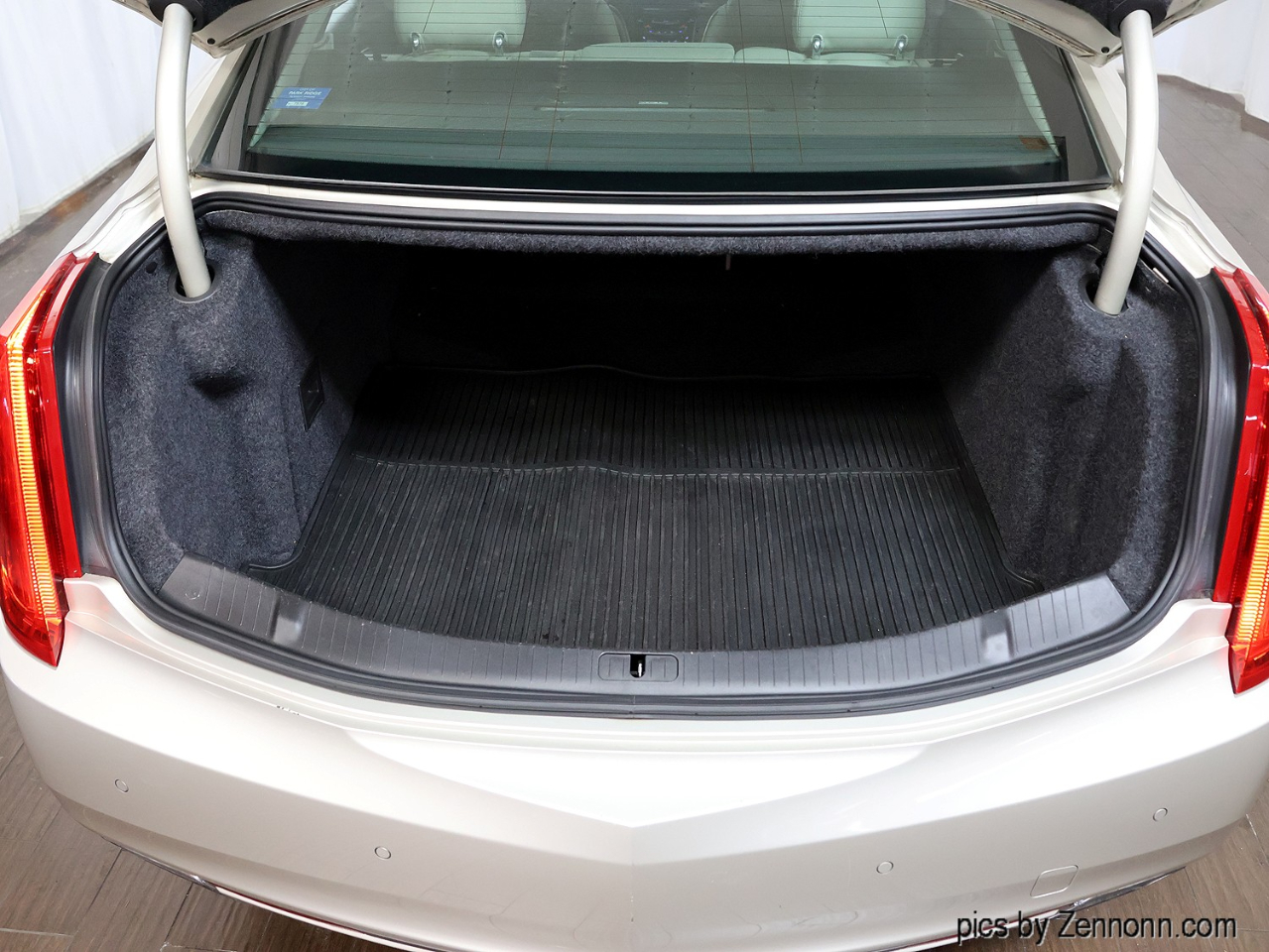 Cadillac XTS 4dr Sdn Luxury AWD 2014