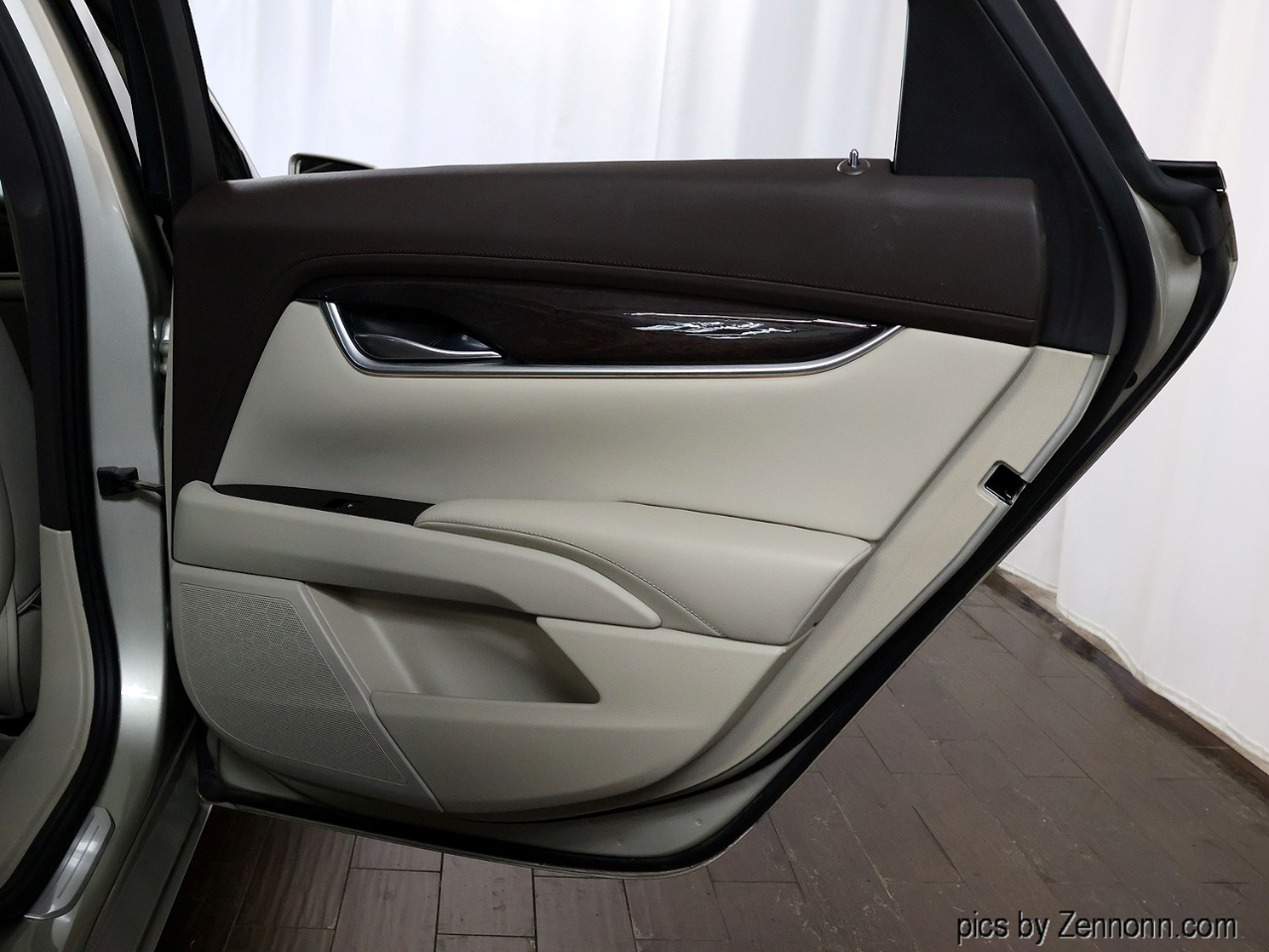 Cadillac XTS 4dr Sdn Luxury AWD 2014