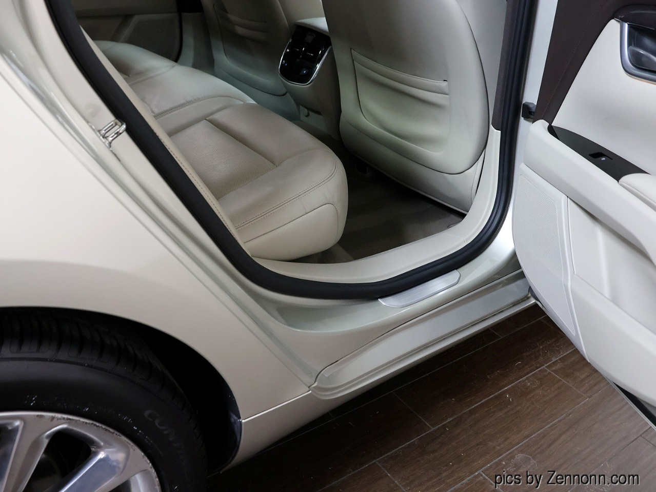 Cadillac XTS 4dr Sdn Luxury AWD 2014