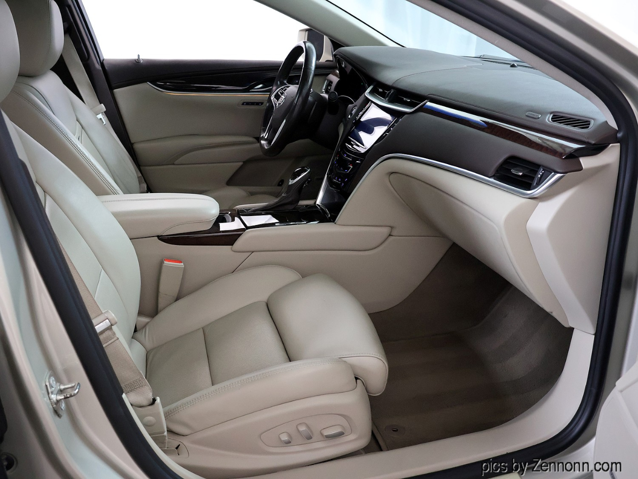 Cadillac XTS 4dr Sdn Luxury AWD 2014