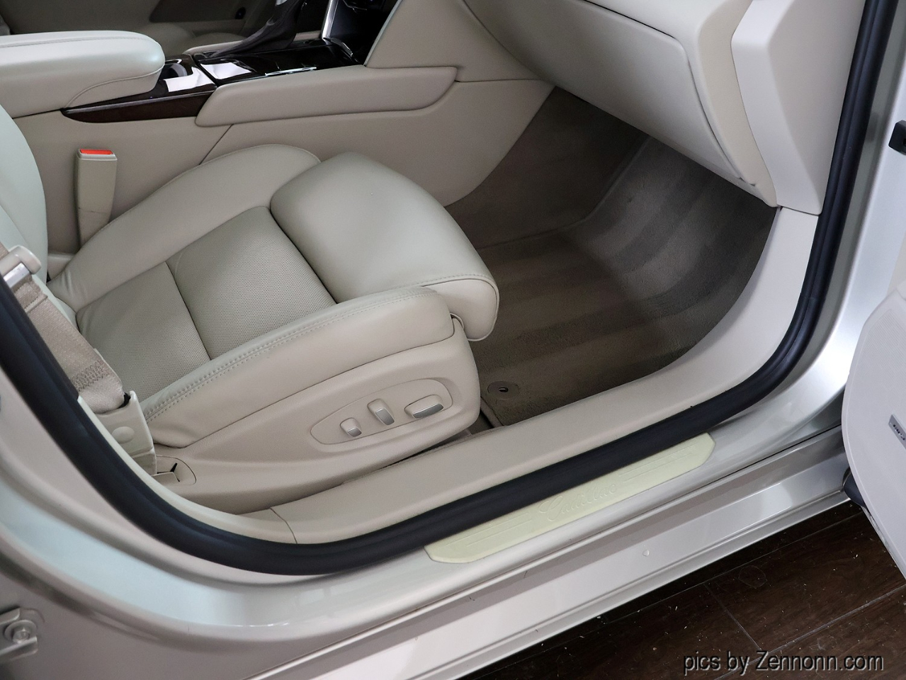 Cadillac XTS 4dr Sdn Luxury AWD 2014