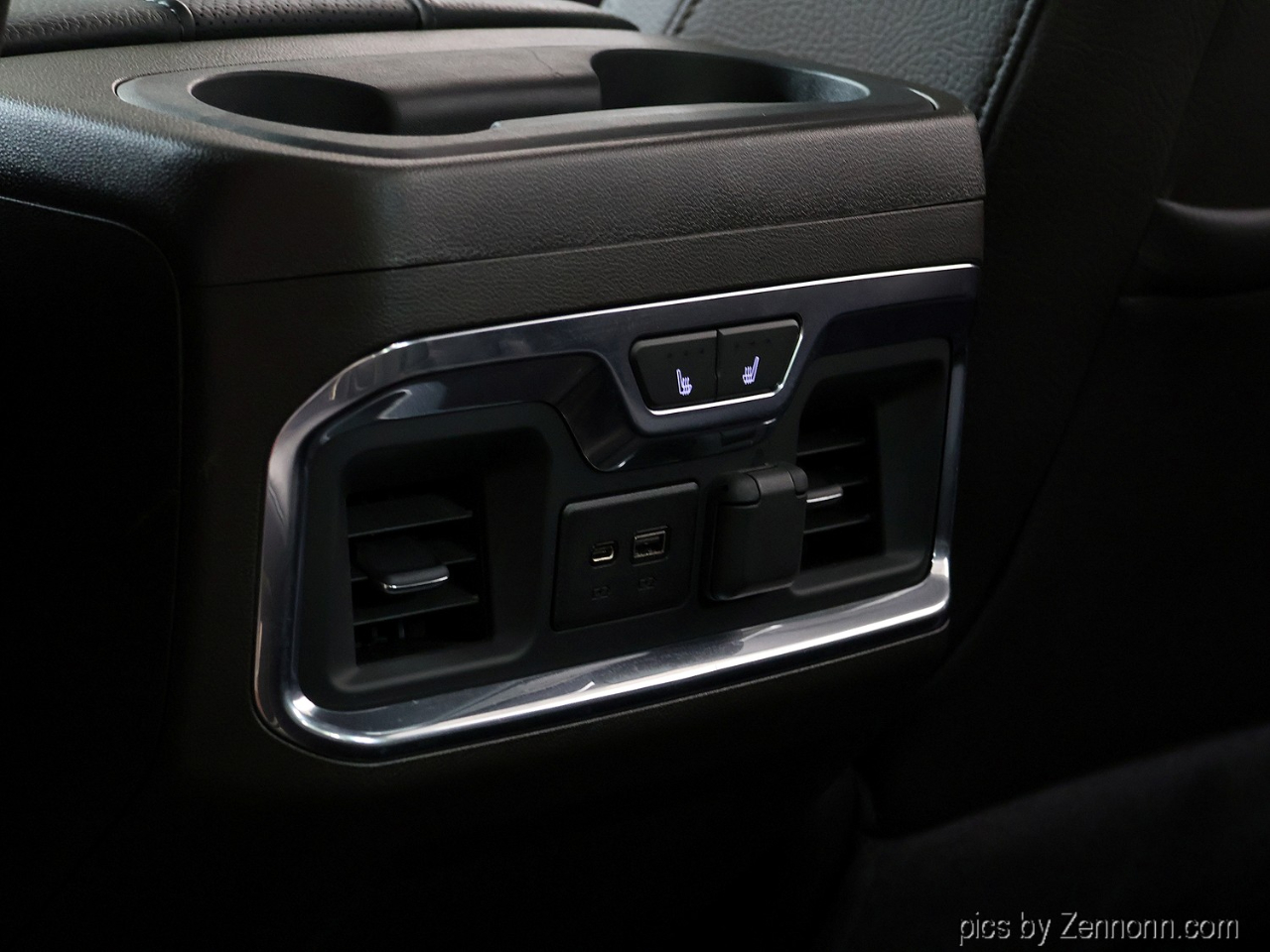 GMC Sierra 2500HD 4WD Crew Cab 159" Denali 2022