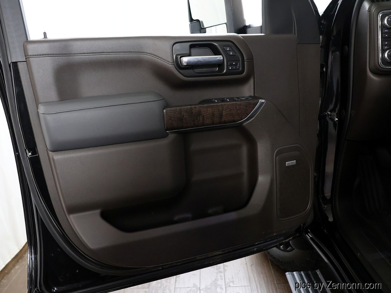 GMC Sierra 2500HD 4WD Crew Cab 159" Denali 2022