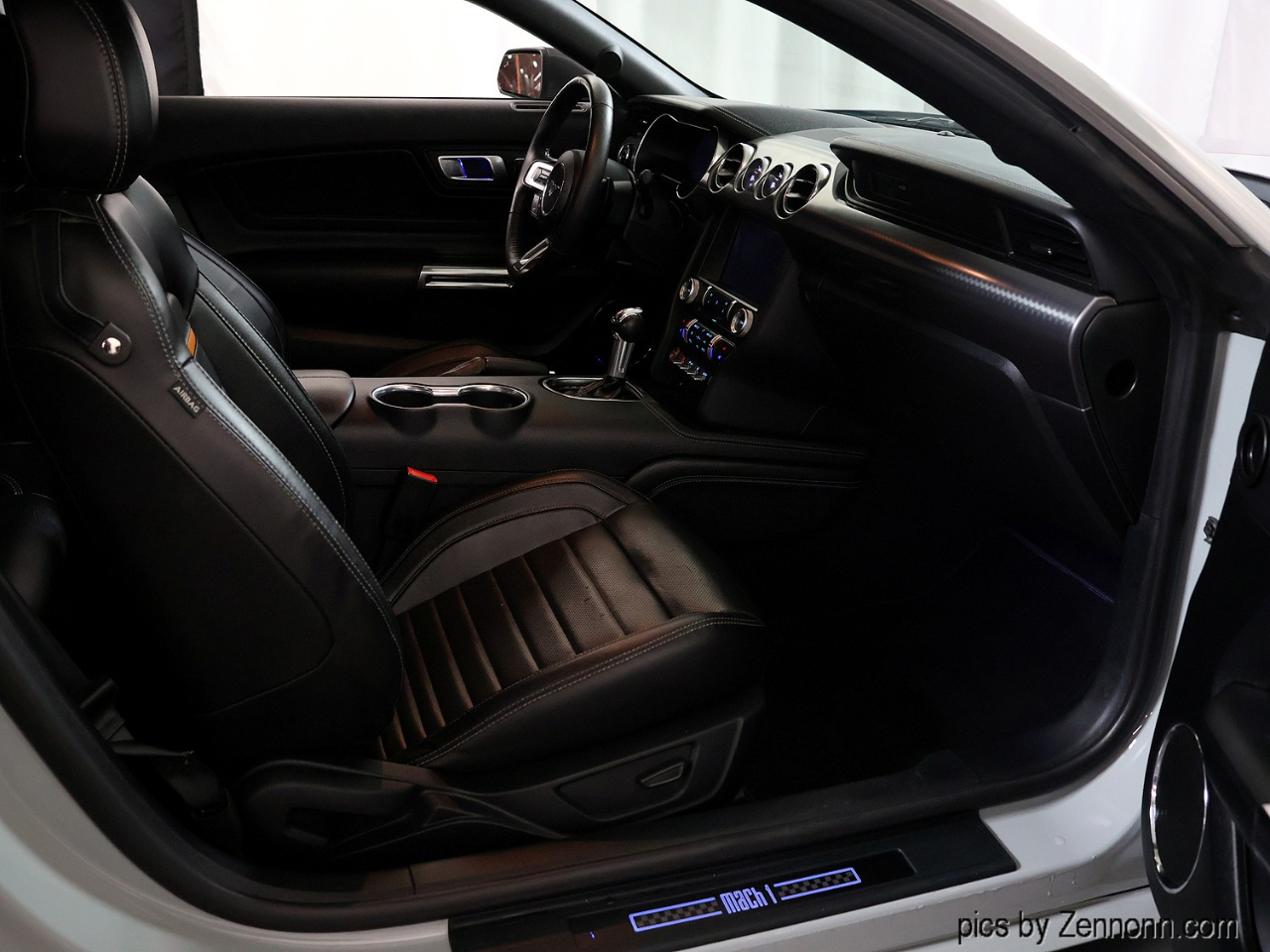 Ford Mustang Mach 1 Fastback 2023