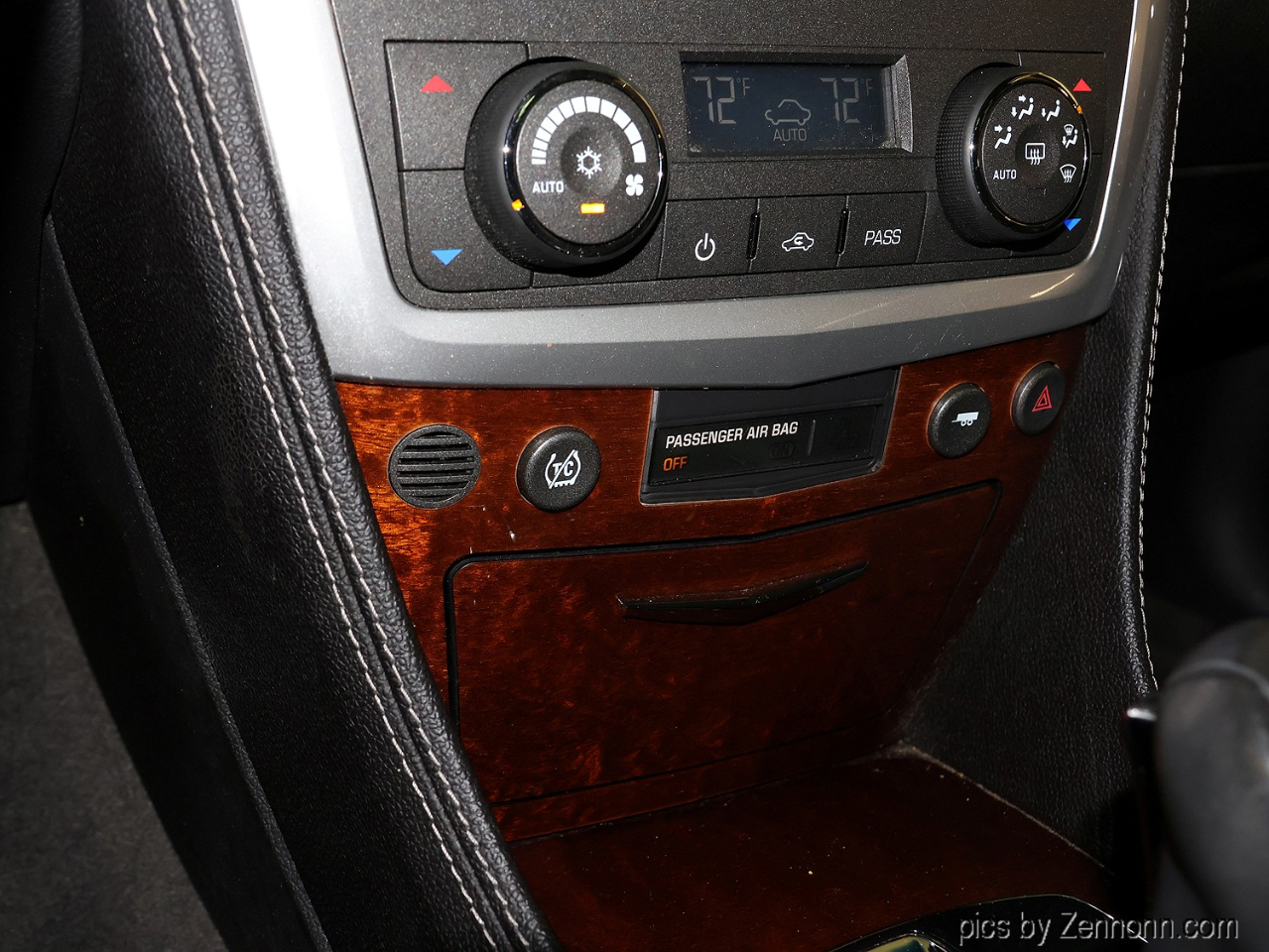 Cadillac SRX 4dr V8 2007