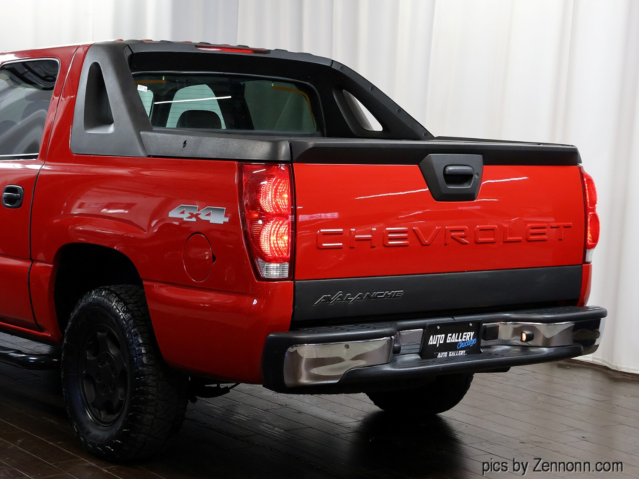 Chevrolet Avalanche 1500 5dr Crew Cab 130" WB 4WD 2004