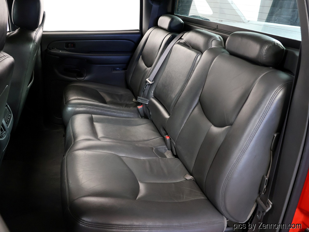 Chevrolet Avalanche 1500 5dr Crew Cab 130" WB 4WD 2004