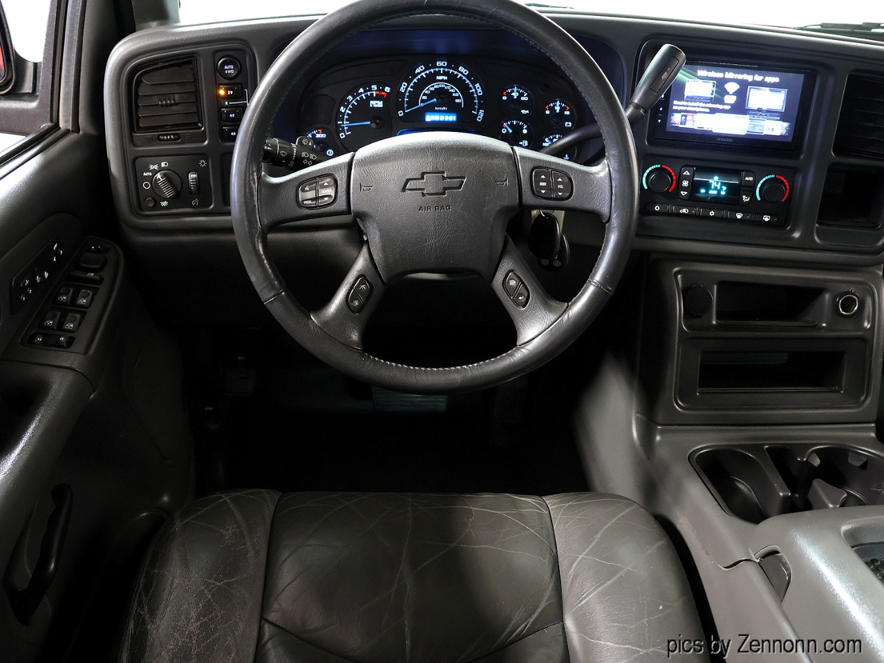 Chevrolet Avalanche 1500 5dr Crew Cab 130" WB 4WD 2004