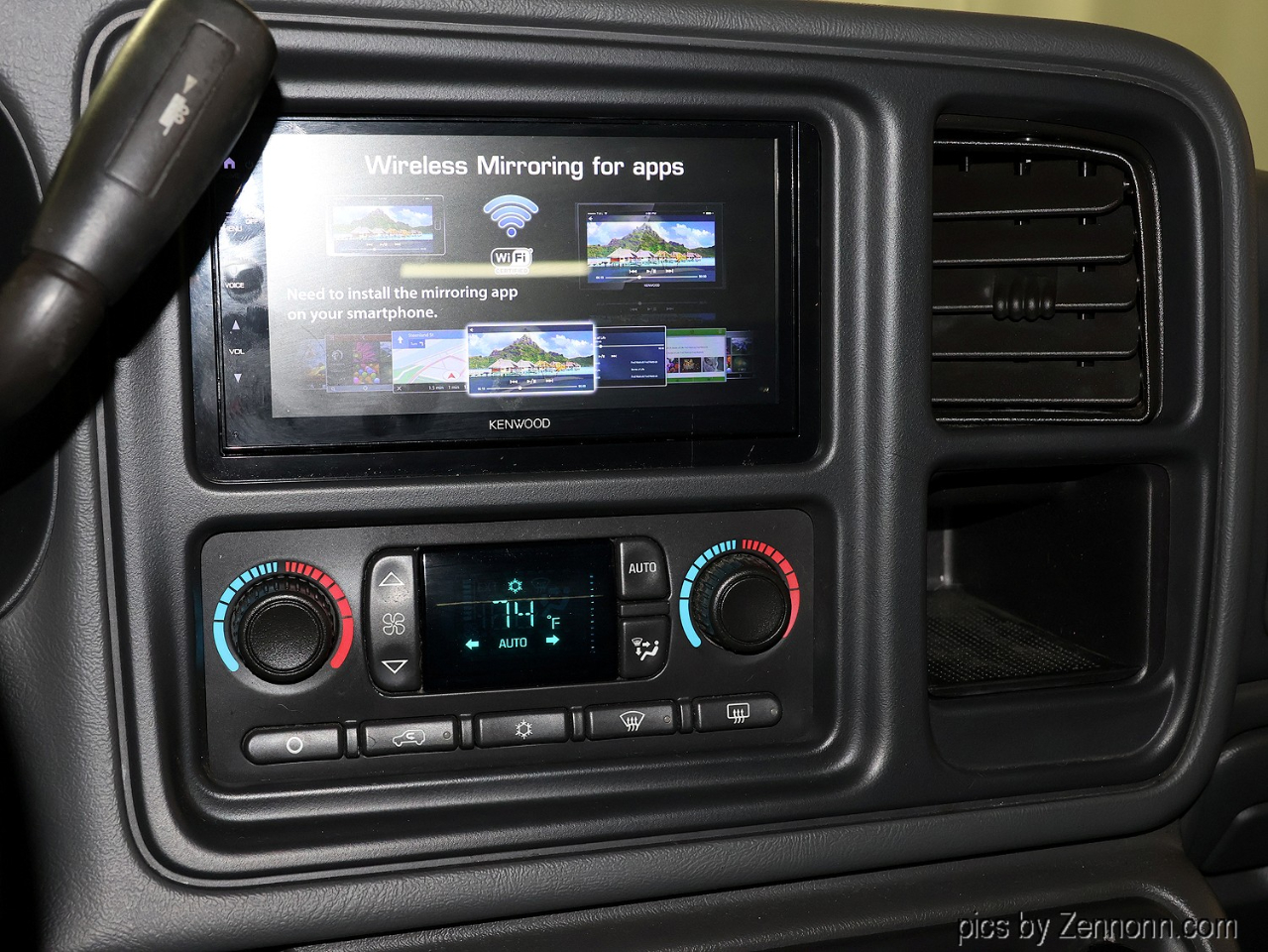 Chevrolet Avalanche 1500 5dr Crew Cab 130" WB 4WD 2004