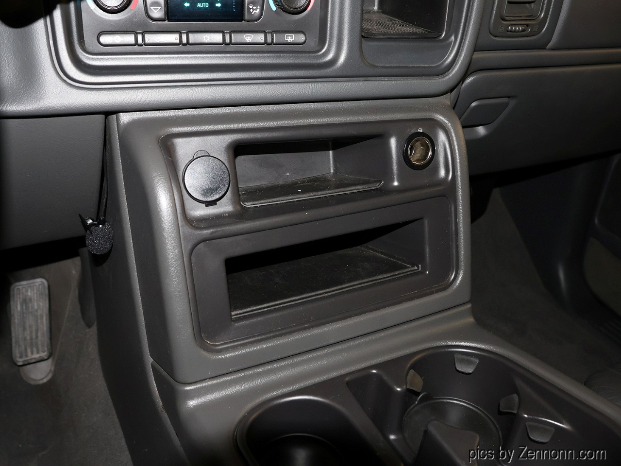 Chevrolet Avalanche 1500 5dr Crew Cab 130" WB 4WD 2004