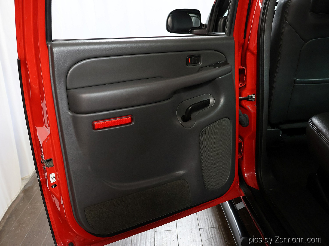 Chevrolet Avalanche 1500 5dr Crew Cab 130" WB 4WD 2004