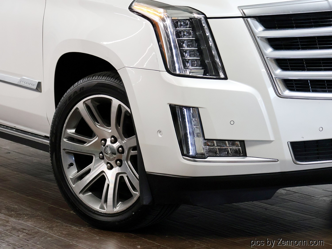 Cadillac Escalade ESV 4WD 4dr Premium Luxury 2017