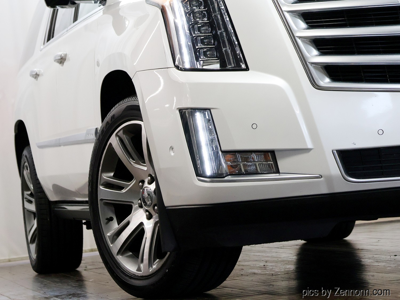 Cadillac Escalade ESV 4WD 4dr Premium Luxury 2017