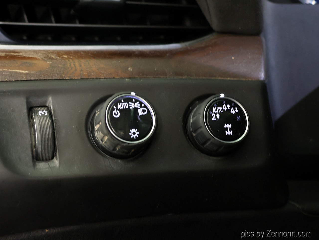 Cadillac Escalade ESV 4WD 4dr Premium Luxury 2017