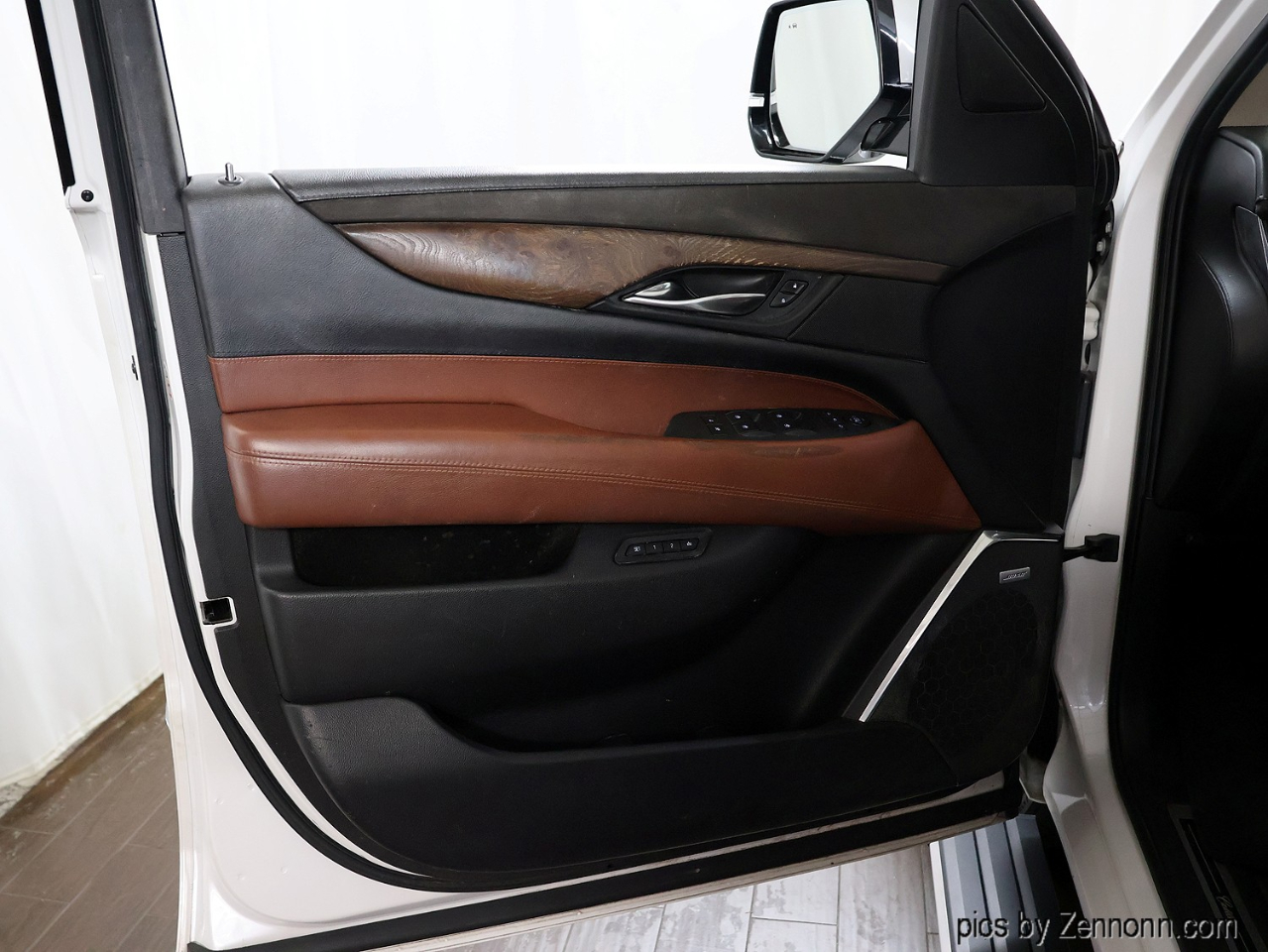 Cadillac Escalade ESV 4WD 4dr Premium Luxury 2017