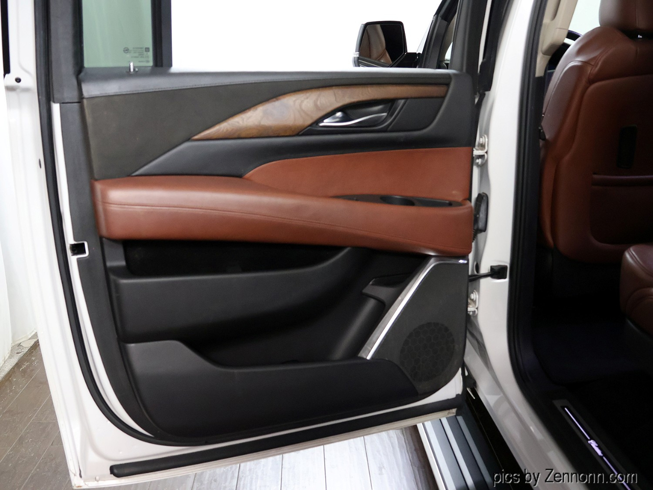 Cadillac Escalade ESV 4WD 4dr Premium Luxury 2017