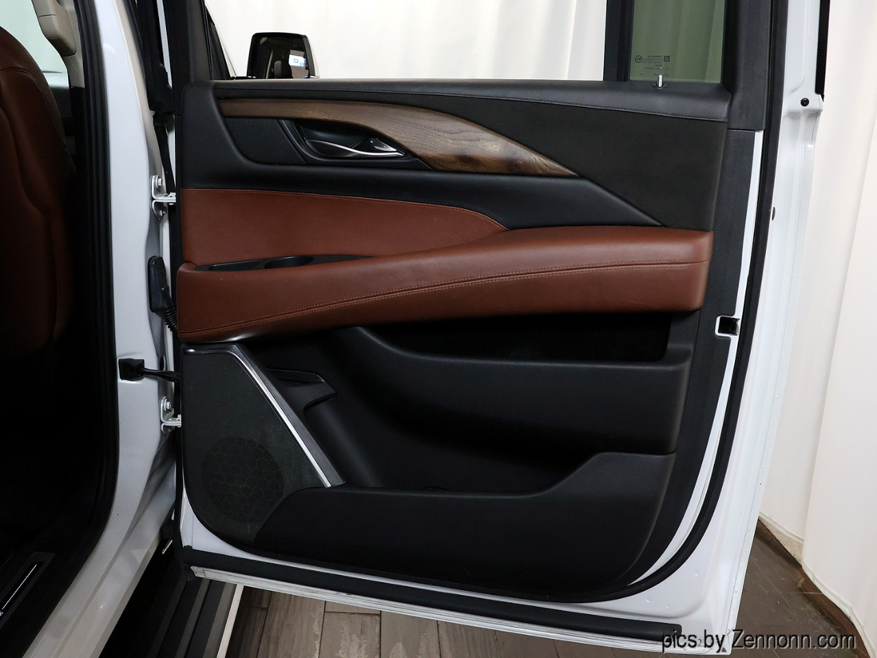 Cadillac Escalade ESV 4WD 4dr Premium Luxury 2017