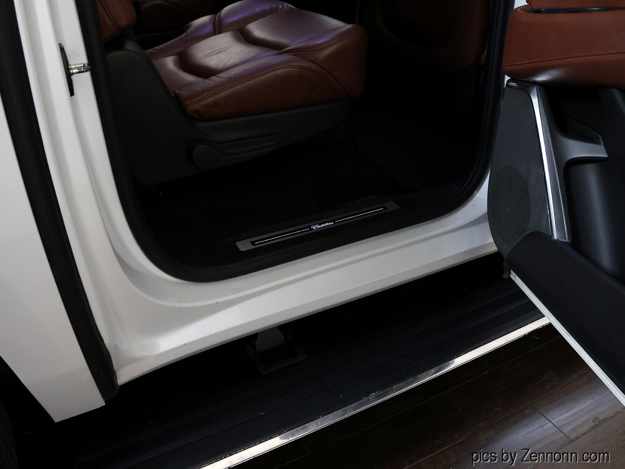 Cadillac Escalade ESV 4WD 4dr Premium Luxury 2017