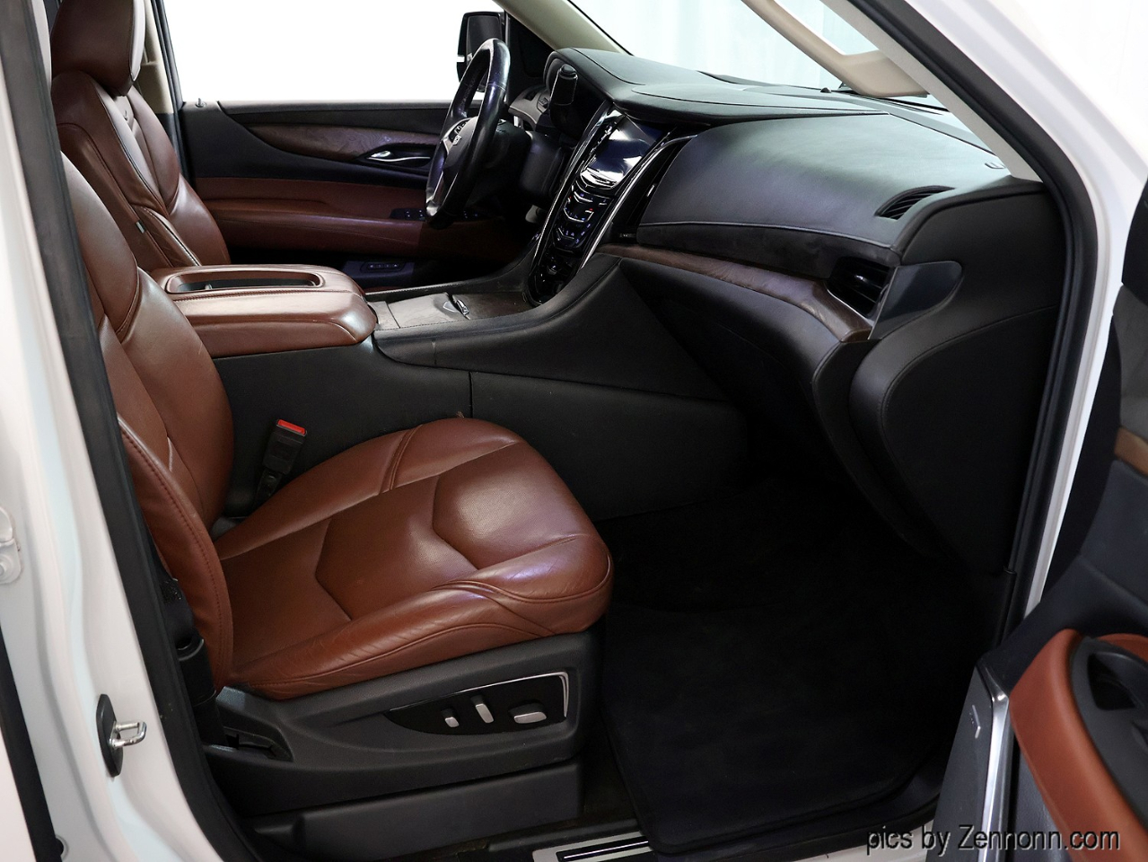 Cadillac Escalade ESV 4WD 4dr Premium Luxury 2017