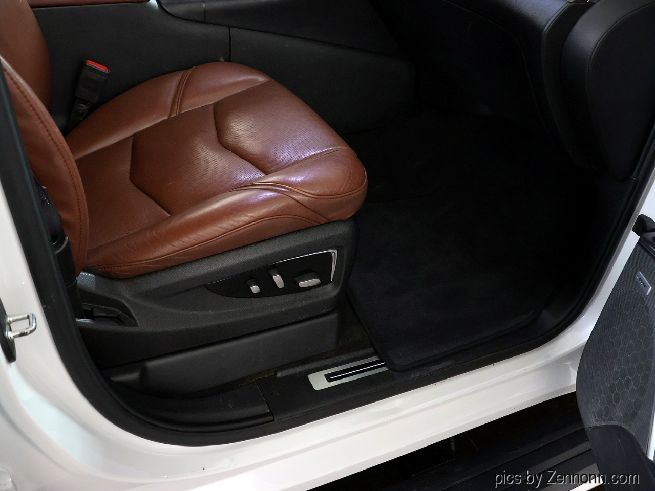 Cadillac Escalade ESV 4WD 4dr Premium Luxury 2017