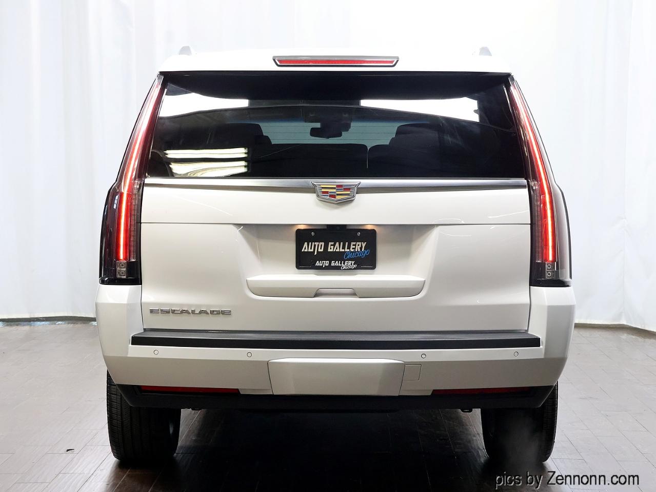 Cadillac Escalade ESV 4WD 4dr Premium Luxury 2017