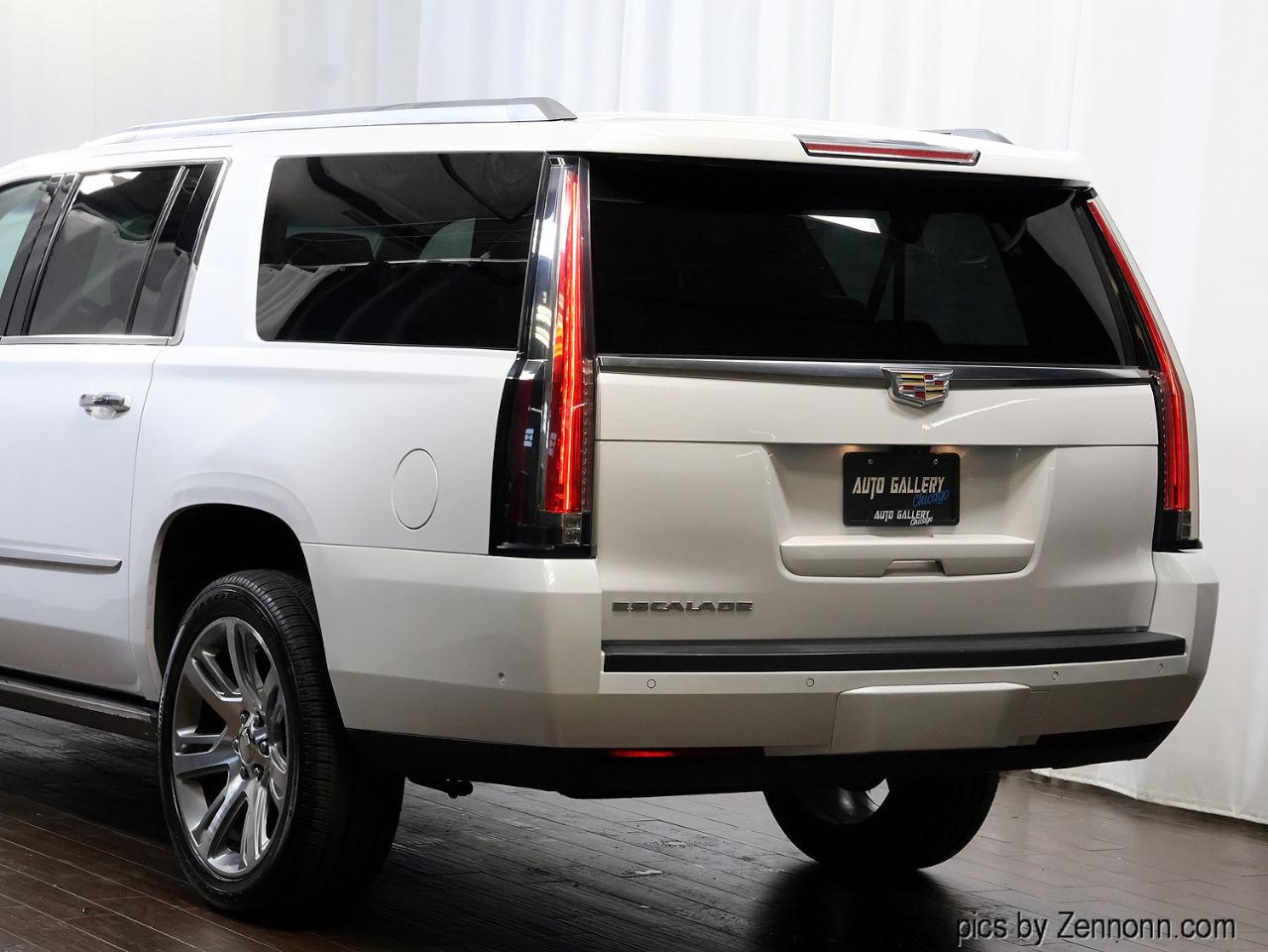 Cadillac Escalade ESV 4WD 4dr Premium Luxury 2017