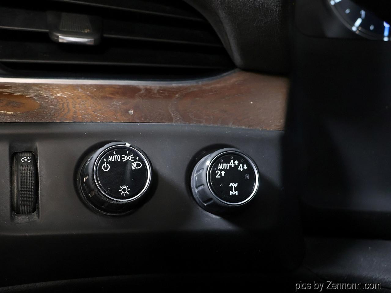 Cadillac Escalade ESV 4WD 4dr Premium Luxury 2017