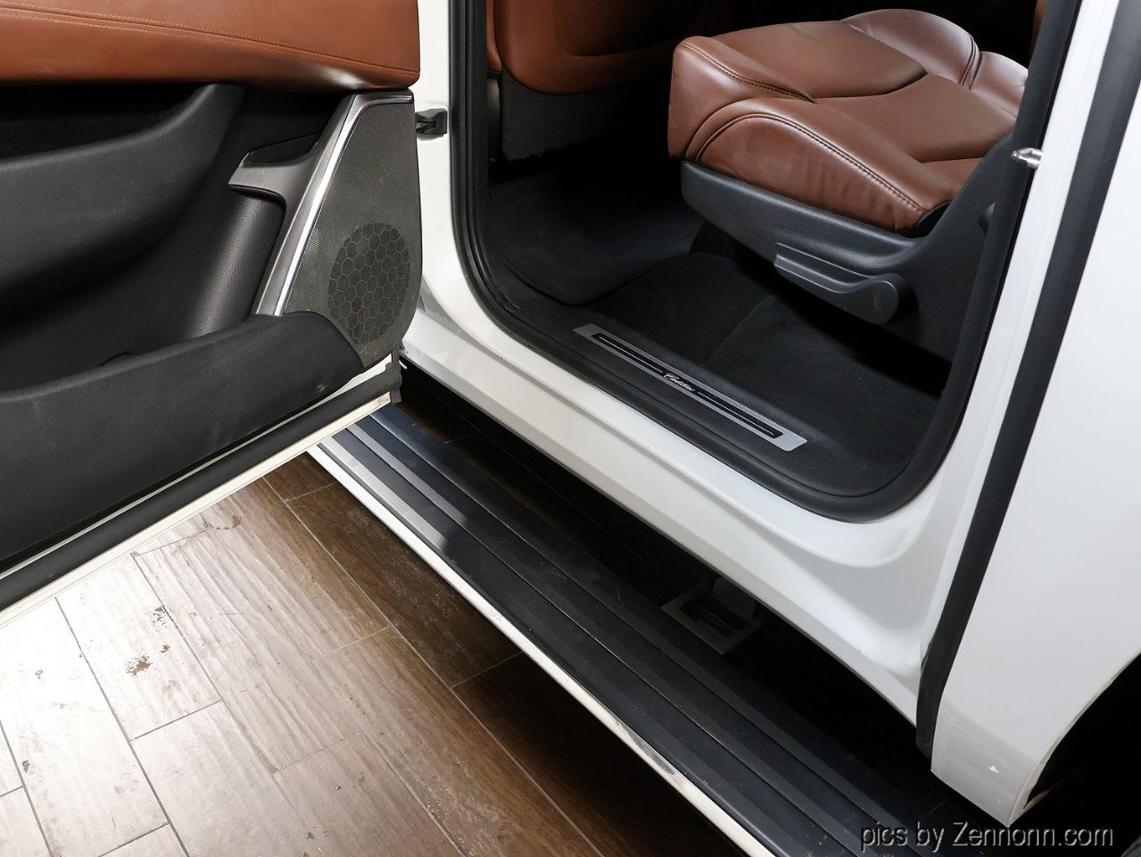 Cadillac Escalade ESV 4WD 4dr Premium Luxury 2017