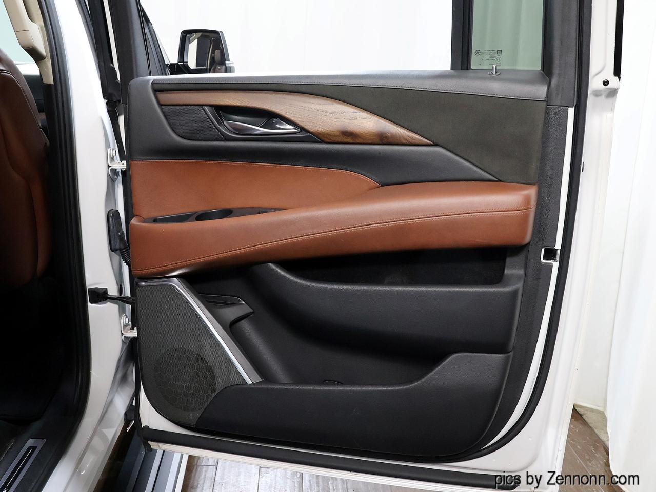 Cadillac Escalade ESV 4WD 4dr Premium Luxury 2017