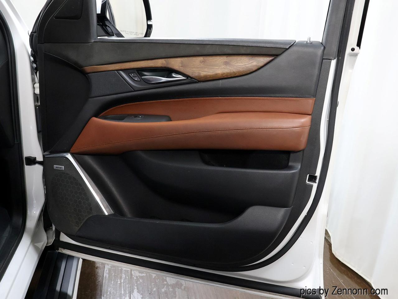 Cadillac Escalade ESV 4WD 4dr Premium Luxury 2017