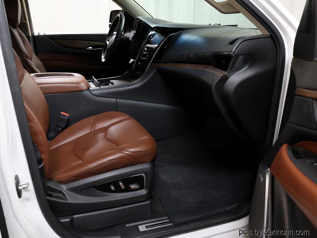 Cadillac Escalade ESV 4WD 4dr Premium Luxury 2017