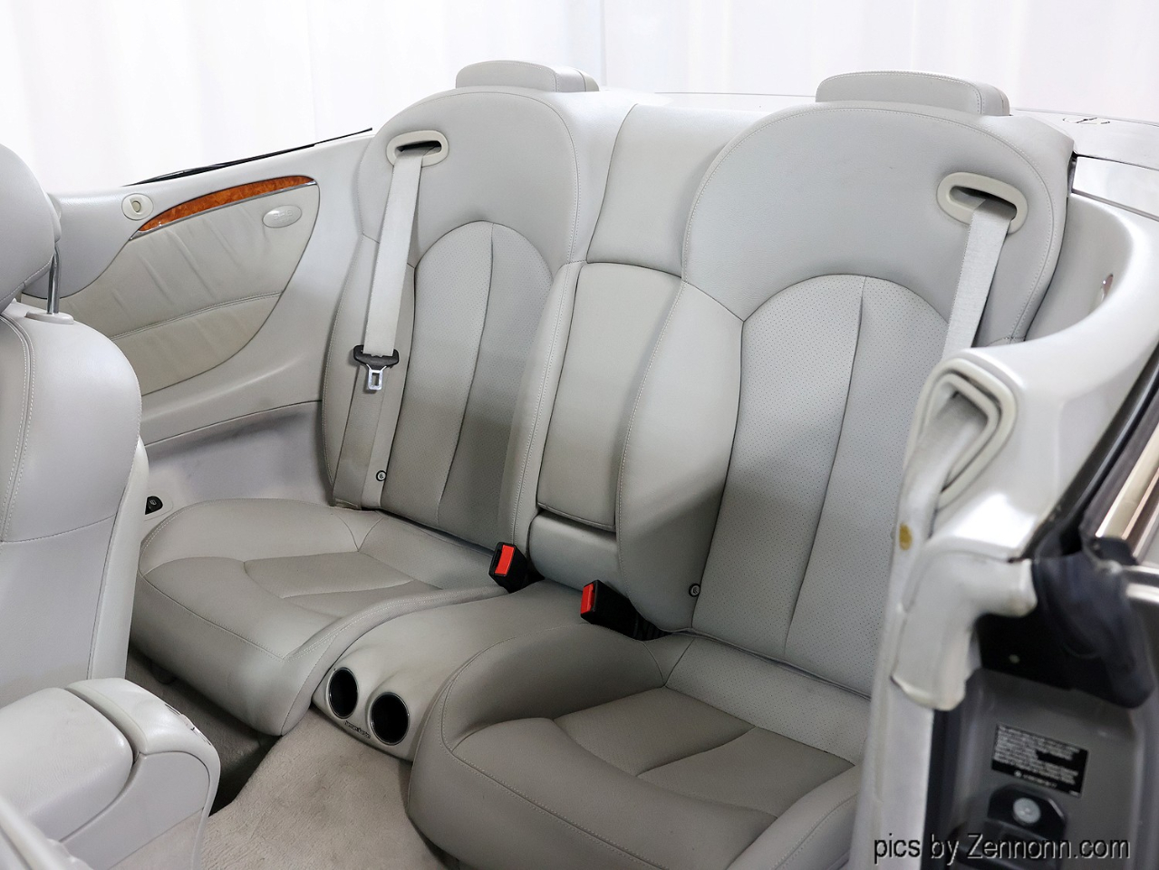 Mercedes-Benz CLK-Class 2dr Cabriolet 3.2L 2005