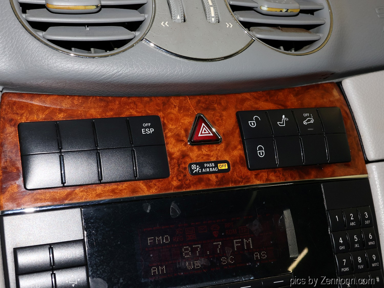 Mercedes-Benz CLK-Class 2dr Cabriolet 3.2L 2005