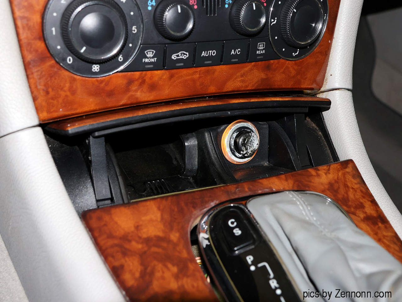 Mercedes-Benz CLK-Class 2dr Cabriolet 3.2L 2005