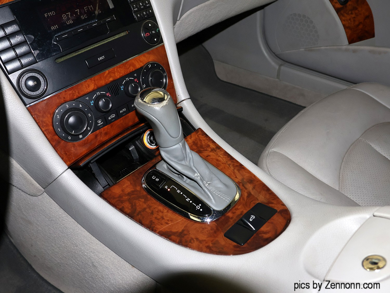 Mercedes-Benz CLK-Class 2dr Cabriolet 3.2L 2005