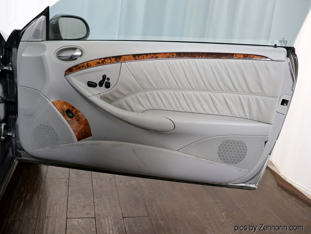 Mercedes-Benz CLK-Class 2dr Cabriolet 3.2L 2005