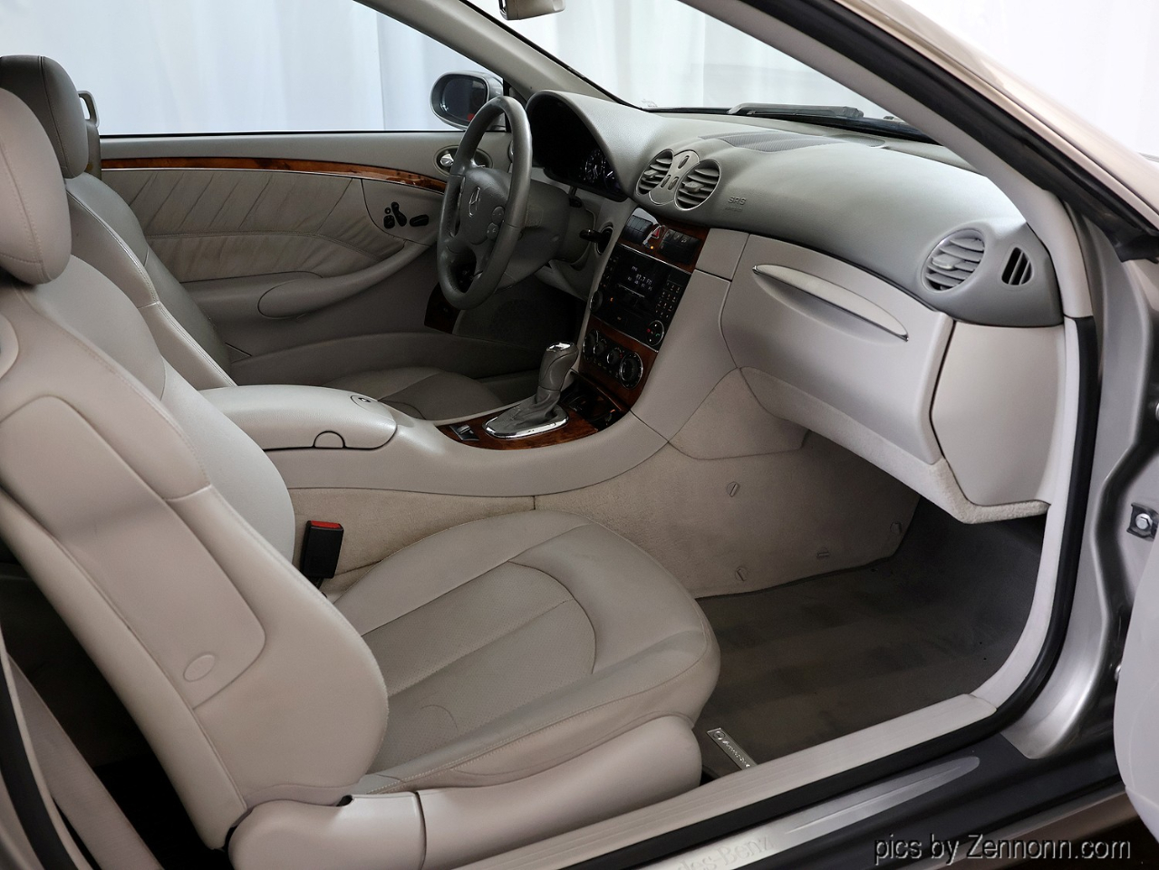 Mercedes-Benz CLK-Class 2dr Cabriolet 3.2L 2005